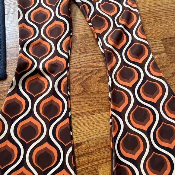 FashionKilla 70’s Print top and flare pant set - Picture 15 of 16